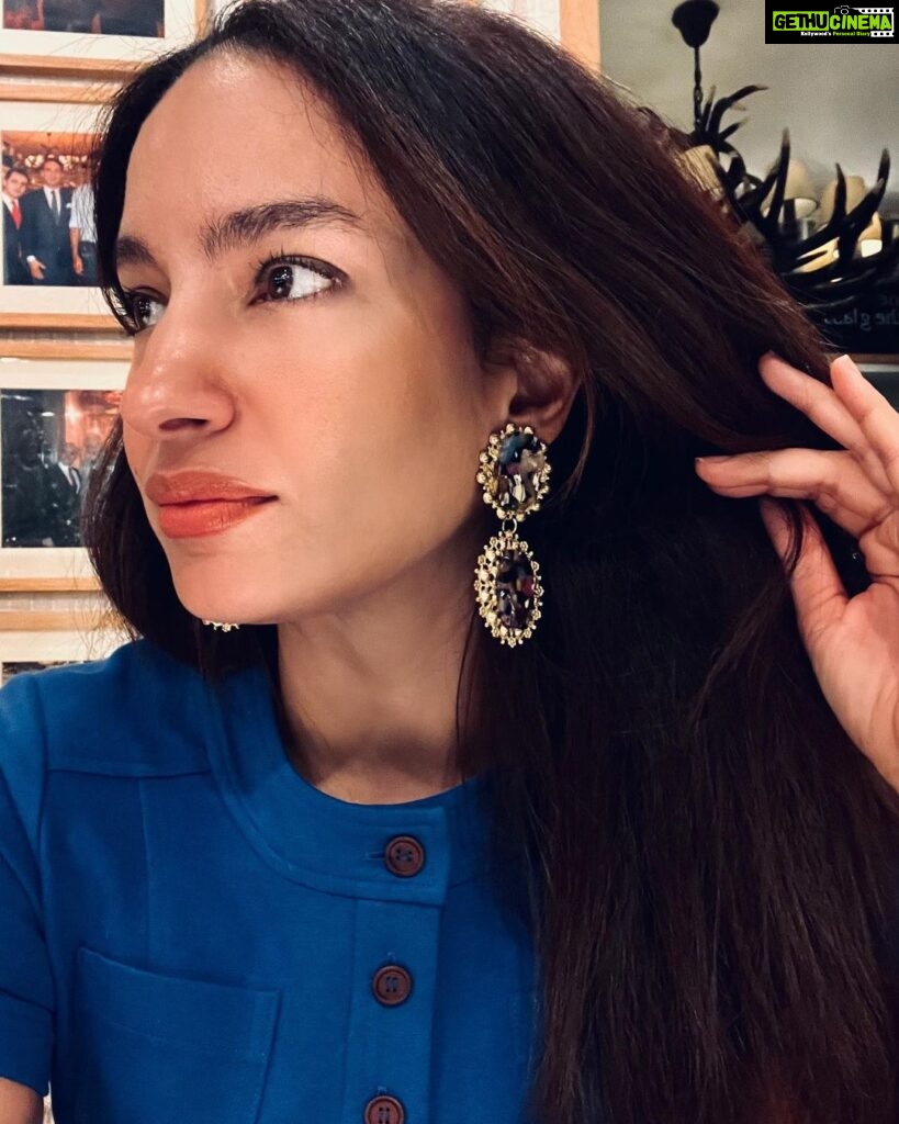 Elena Roxana Maria Fernandes Instagram - You are never fully dressed without jewellery. . . Earrings: @pats_vintagejewelry Dress: @dvf . . . #dressed #jewellery #jewels #dress #patsvintagejewelry #face #look #style #outfit #outfitoftheday #earrings #eyes #makeup #fresh #glam #blue #glow #ootd #fashion