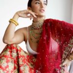 Elena Roxana Maria Fernandes Instagram - Glam it up! . . @monamunshi @label_rm @the_rack_by_kachins @modemodelsdxb . . . #glamitup #glam #dress #outfit #ootd #outfitoftheday #traditional #pose #natural #makeup #skin #beauty #pretty #glamour #glow #jewellery #accessories #jewels #beautiful #shoot #shootdiaries