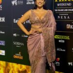 Elena Roxana Maria Fernandes Instagram - One from the @iifa green carpet! . . 📹 @snehzala Outfit: @nitikagujralofficial @amigos.rizwan @rizwanssk Stylist: @khojiiii MUA: @nabila_salon @tauseefahmed.official Hair: @hashu_stylist Jewellery: #UmeshJivnaniLuxuryJewels #UmeshJivnani . . #iifarocks #iifa #wabudhabi #outfitoftheday #iifa2023 #beauty #beautiful #saree #ootd #glam #glow #pretty #abudhabi #fashion #style #showstopper #travel #traveldiaries #slay #shine #greencarpet #reelitfeelit #reelkarofeelkaro #instareels Abu Dhabi, United Arab Emirates
