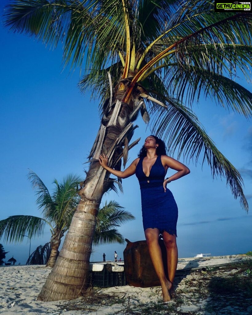 Elena Roxana Maria Fernandes Instagram - Shades of blue! . . 📸 @titanofthesea 👗 @dvf 💍 #umeshjivnani #umeshjivnaniluxuryjewels 🏢 @kinanhotels . . #blue #shades #kinanhotels #kinantravel #resortlife #beach #sunkissed #pose #sand #sea #nature #ootd #outfitoftheday #shine #glam #glow #slay #travel #fashion #style #maldives #maldivesislands #amazingfulidhoo Maldives