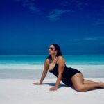 Elena Roxana Maria Fernandes Instagram - Black and blue! . . . 📸 @titanofthesea 👗 @calvinklein 💍 @kennethcole 👓 @delargehouse @goodsagency 🏢: @kinanhotels . . #blackandblue #black #blue #beauty #sun #sand #sea #blackdresscode #blackdress #ootd #outfitoftheday #glam #glow #slay #beach #maldives #maldivestravel #kinan #kinanretreat Maldives