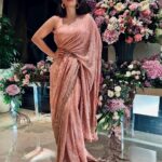 Elena Roxana Maria Fernandes Instagram - Pretty in pink ❤️ Stunning piece from @bhumikagrover @amigos.rizwan @rizwanssk #pinksaree #wedding #pink #flowers #beauty #beautiful #traditional #saree #ootd #outfitoftheday #love #glam #glow #poss #slay #sareefashion #fashion #style