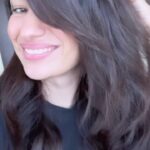 Elena Roxana Maria Fernandes Instagram - In an industry where my hair is constantly exposed to damage, I take care of my hair by making sure I have healthy roots. Stronger hair begins with healthy roots #rootoil #creultyfreebeauty #creultyfree #hairoil #reels #reelitfeelit #reelkarofeelkaro #instareels #products #beauty #beautyproducts