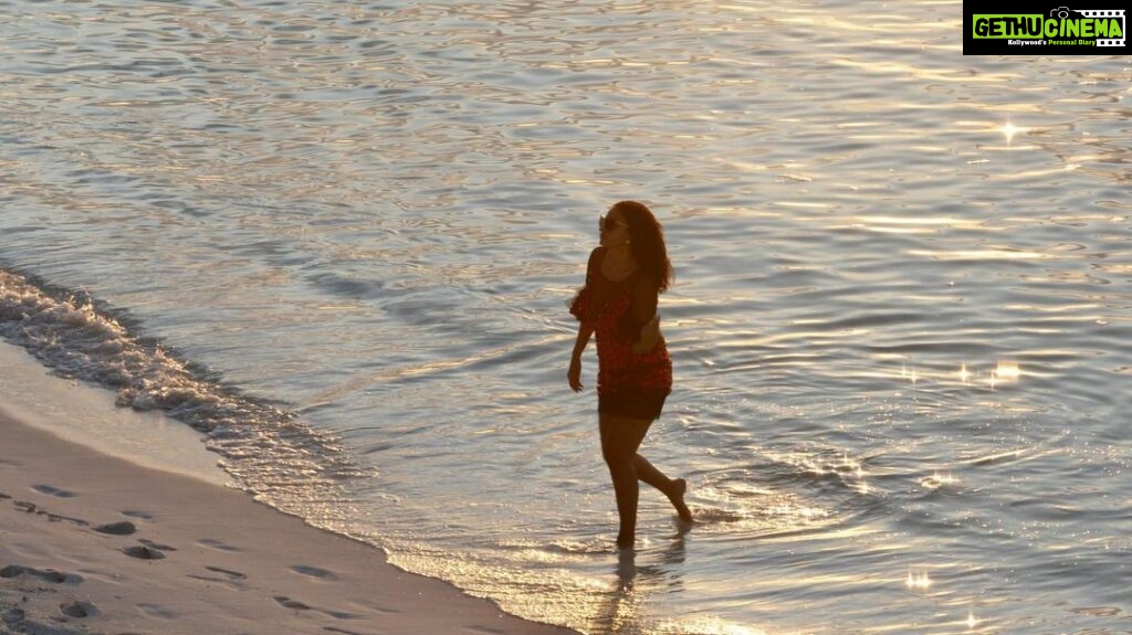 Elena Roxana Maria Fernandes Instagram - A dose of vitamin sea! ❤️ . . . 📸 @7zeppo . . #sea #vitaminsea #travel #traveldiaries #sealife #sealovers #kinanhotels #travel #traveldiaries #maldives #island #islandlife #beach #sun #waves #beautiful #life #body #bodypositive #outfitoftheday #ootd Maldives