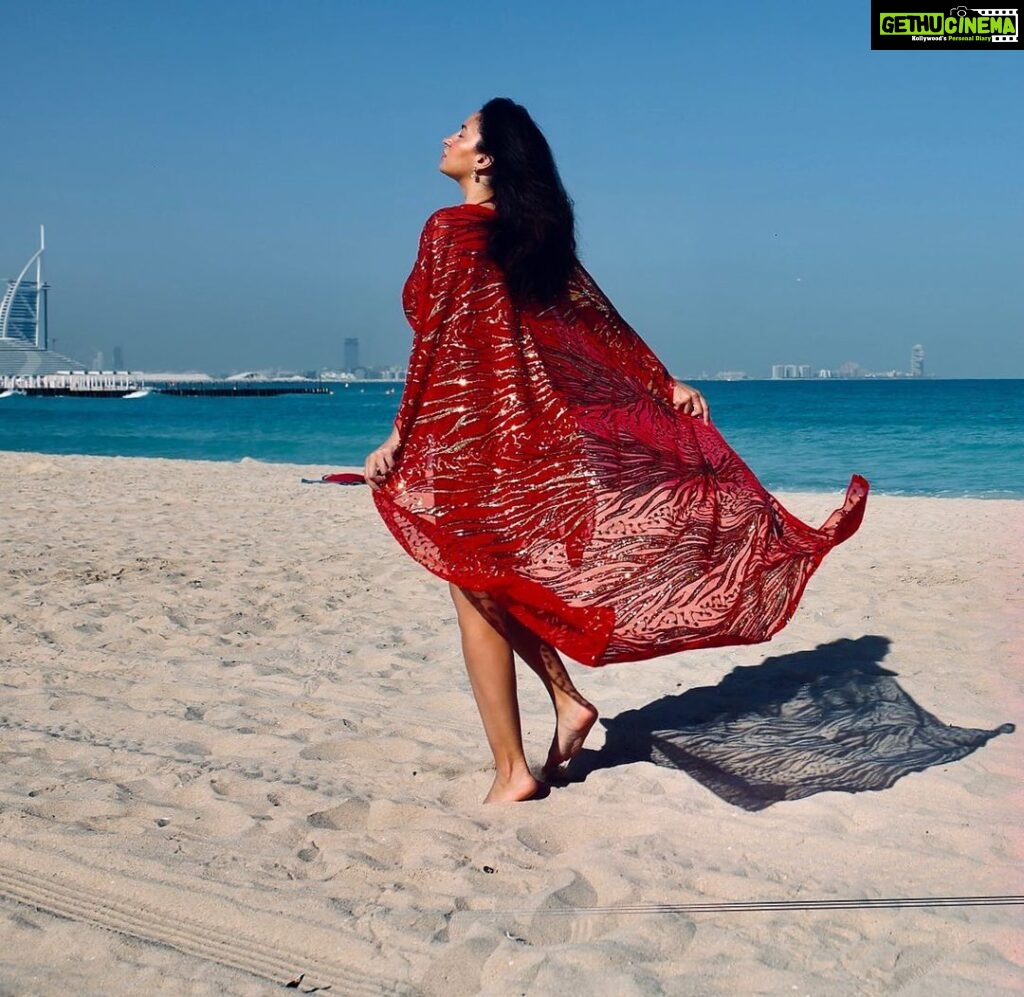 Elena Roxana Maria Fernandes Instagram - Paint it red! ❤️ . . . Photographer : @fotomanipulationz Outfit: @nicodidonna . . #paint #red #hot #shoot #shootdiaries #travel #slay #beach #hotbod #body #fashionista #bodypositive #positivity #beauty #glam #glow #style #stylish #ootd #outfitoftheday #outfit #travelandslay #sealife #dubai #dubaitravel