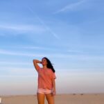 Elena Roxana Maria Fernandes Instagram - Feel free! . . . #loungewear #desert #sun #shoot #beauty #reelitfeelit #reelsinstagram #reelkarofeelkaro #instareels