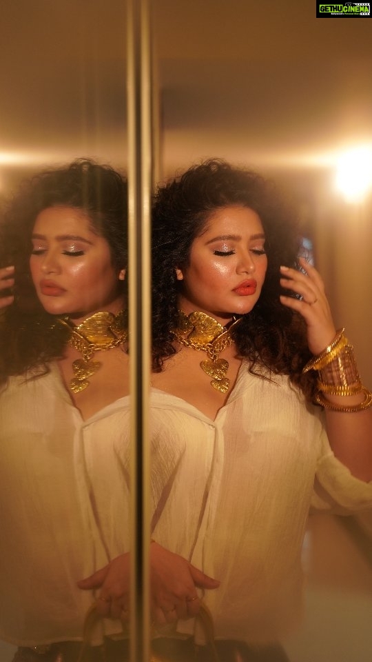 Ena Saha Instagram - Yeh Ek Zindagi Kafi Nehi Hai... . . . #outfits #retro #tollywood #actress