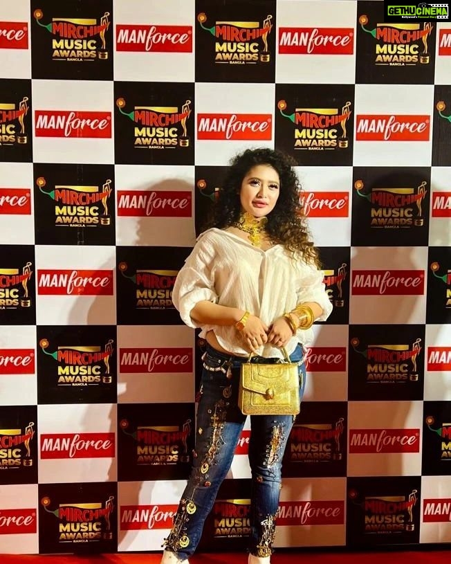 Ena Saha Instagram - Attended @mirchibangla Music Awards . . . #show #awards
