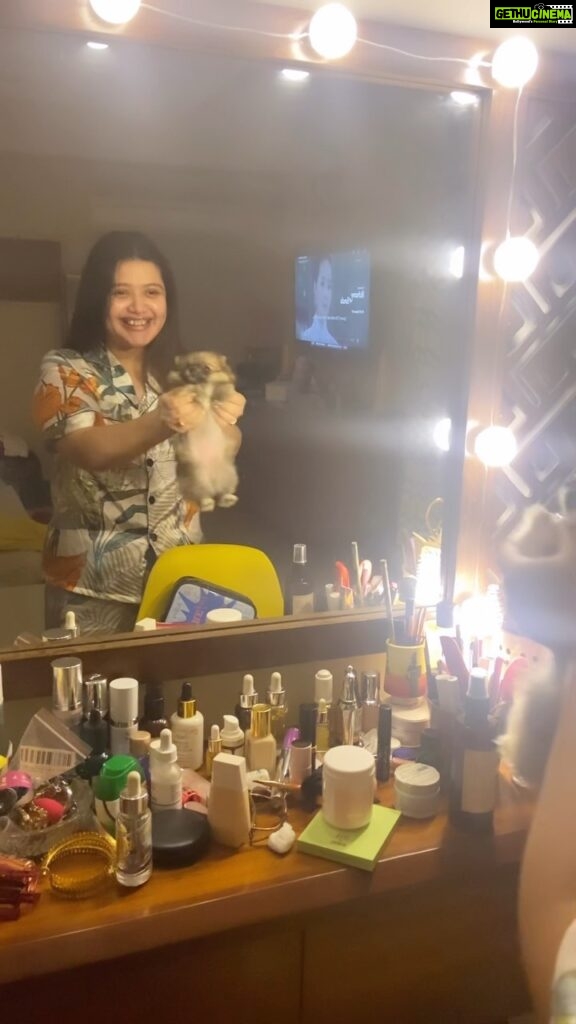Ena Saha Instagram - Teaching some dance moves to my little #Dream Pls don’t judge the lyric part cause I am bad at it …🤣🤣 🤣 Let me know in comment how my little #dream performed.. . . #love #baby #pet #dance #pomeranian #puppy #happiness #momlife #moment #enasaha #explore
