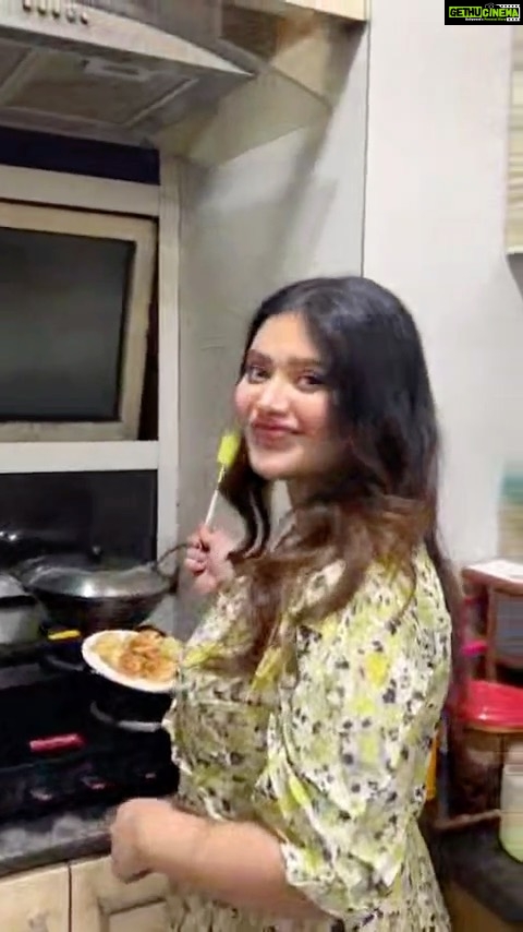 Ena Saha Instagram - Shooting floor hok ba kitchen, outfit er sathe khunti match na korle ami abar ranna korte parina. #cooking #matchingoutfits #yellowdress #fridaymood😎