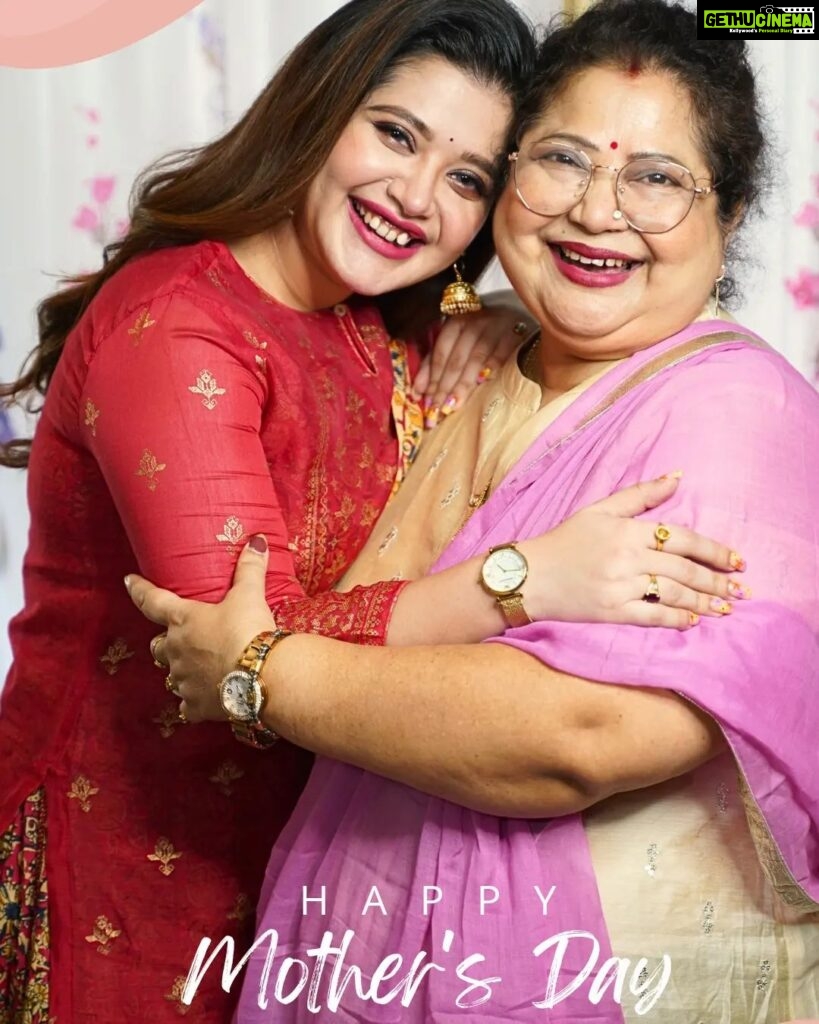 Ena Saha Instagram - মায়ের জন্য একদিন নয়, সারা বছরটাই তাদের। সবার মা যেন ভালো থাকে। Lot's of love❤ Happy Mother's Day || . . . #enasaha #mothersday #mother #love #tollywood #tollywoodonline