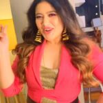 Ena Saha Instagram – Grown up listening n dancing to this evergreen song ❤️

Make up & Styling @beardwali 
#nostalgia #tollywood #enasaha #actorslife #reels #reelsinstagram #fashion #makeup #pink #partywear #kolkatarosogolla #explorepage #explore