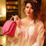 Ena Saha Instagram – I need more bags to keep more money 💰💸💵💶💷💴🤑
Bag @bulgari 

Make up @beardwali 
Photography @the_vagabong_creator 
#enasaha #explore #bags #pink #actor #makeup #fashion #explorepage #besthair #expression #handbags