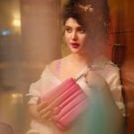 Ena Saha Instagram – I need more bags to keep more money 💰💸💵💶💷💴🤑
Bag @bulgari 

Make up @beardwali 
Photography @the_vagabong_creator 
#enasaha #explore #bags #pink #actor #makeup #fashion #explorepage #besthair #expression #handbags