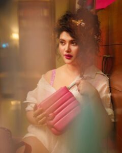 Ena Saha Instagram - I need more bags to keep more money 💰💸💵💶💷💴🤑
Bag @bulgari 

Make up @beardwali 
Photography @the_vagabong_creator 
#enasaha #explore #bags #pink #actor #makeup #fashion #explorepage #besthair #expression #handbags