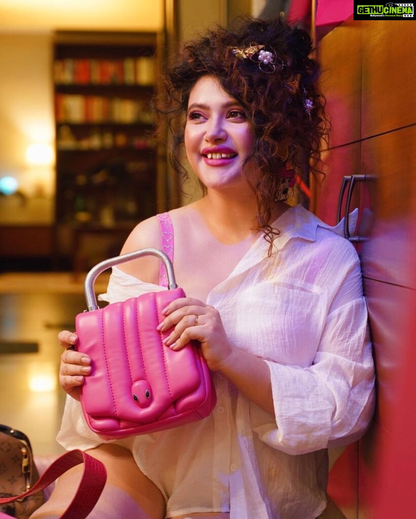 Ena Saha Instagram - I need more bags to keep more money 💰💸💵💶💷💴🤑 Bag @bulgari Make up @beardwali Photography @the_vagabong_creator #enasaha #explore #bags #pink #actor #makeup #fashion #explorepage #besthair #expression #handbags
