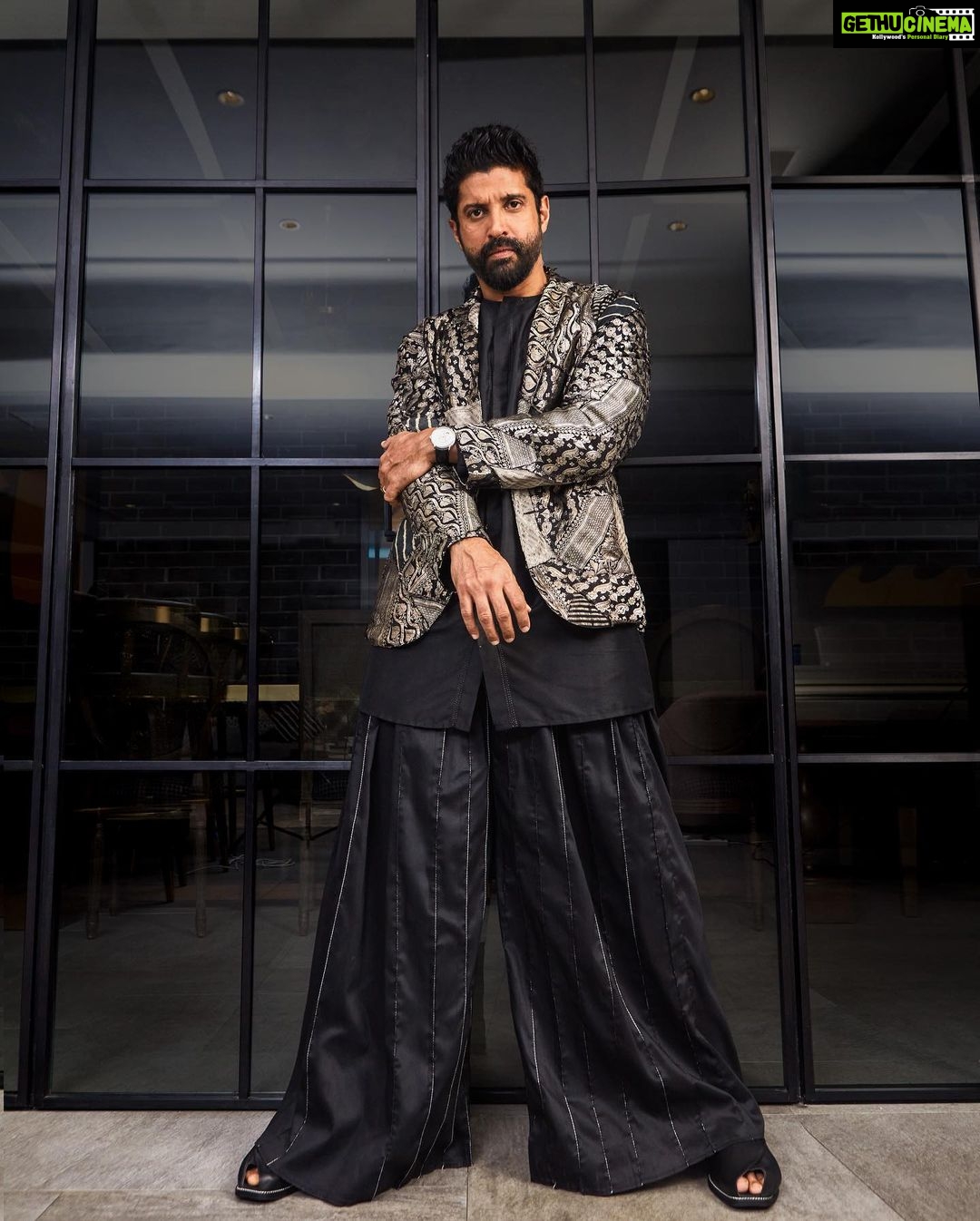 Farhan Akhtar Instagram - What a pleasure it was to be part of the opening of Mumbai’s biggest and grandest cultural centre, the @nmacc.india Congratulations to Nita Ambani and the Ambani family on creating a gold standard space for art and culture to be showcased. Also a huge shout out to the curators and creators of the incredible ‘India in fashion’ exhibit. Stunning work. And finally thank you @divyakdsouza @urvashikaur @aprajitatoorofficial @fusionandfashion07 @swapnil_pathare for putting together my look for the evening. ♥️ Images by @asusualunusual