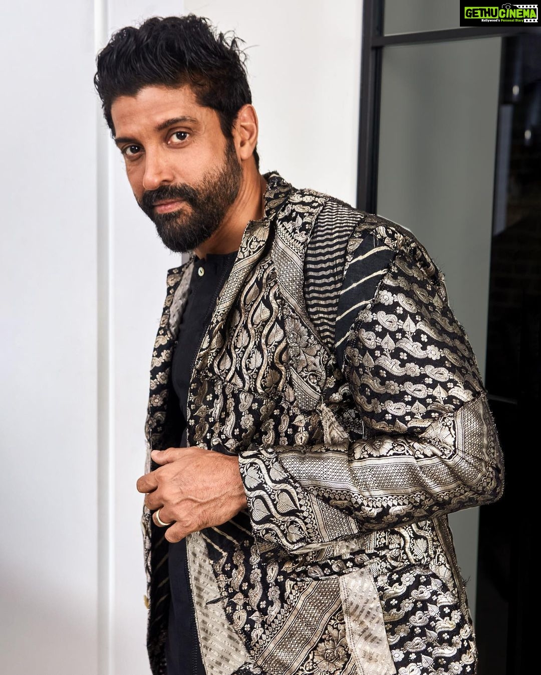 Farhan Akhtar Instagram - What a pleasure it was to be part of the opening of Mumbai’s biggest and grandest cultural centre, the @nmacc.india Congratulations to Nita Ambani and the Ambani family on creating a gold standard space for art and culture to be showcased. Also a huge shout out to the curators and creators of the incredible ‘India in fashion’ exhibit. Stunning work. And finally thank you @divyakdsouza @urvashikaur @aprajitatoorofficial @fusionandfashion07 @swapnil_pathare for putting together my look for the evening. ♥️ Images by @asusualunusual
