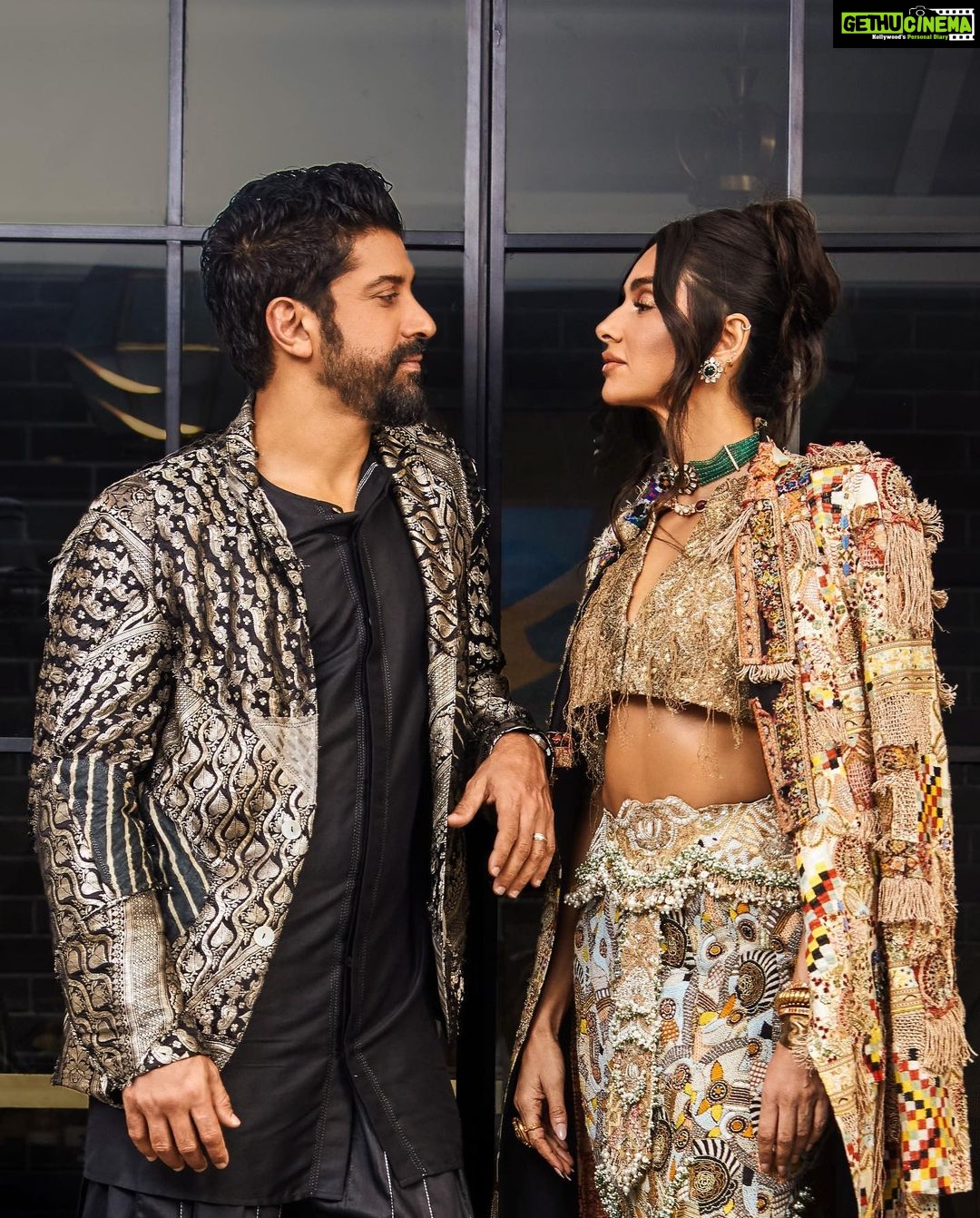 Farhan Akhtar Instagram - What a pleasure it was to be part of the opening of Mumbai’s biggest and grandest cultural centre, the @nmacc.india Congratulations to Nita Ambani and the Ambani family on creating a gold standard space for art and culture to be showcased. Also a huge shout out to the curators and creators of the incredible ‘India in fashion’ exhibit. Stunning work. And finally thank you @divyakdsouza @urvashikaur @aprajitatoorofficial @fusionandfashion07 @swapnil_pathare for putting together my look for the evening. ♥️ Images by @asusualunusual