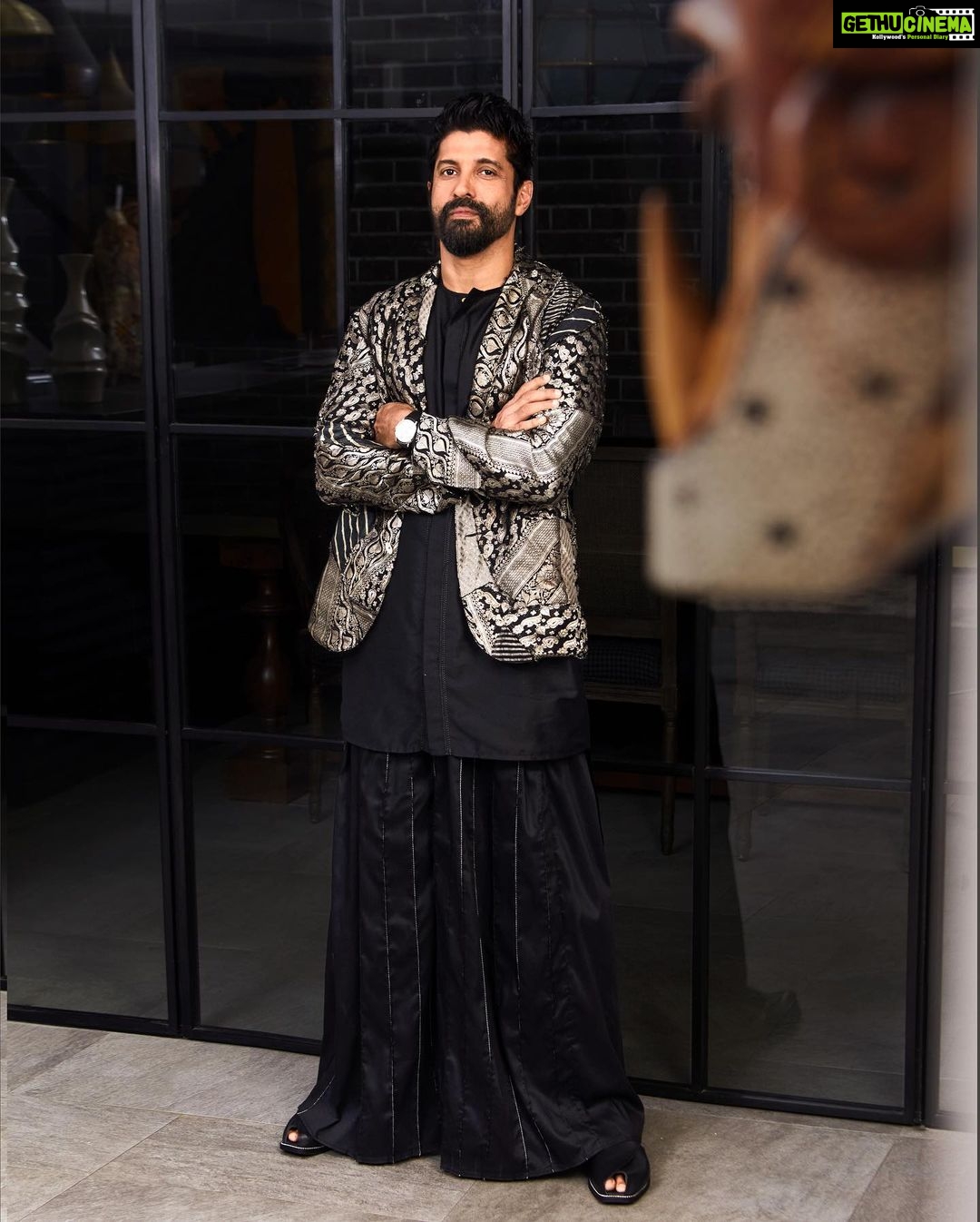 Farhan Akhtar Instagram - What a pleasure it was to be part of the opening of Mumbai’s biggest and grandest cultural centre, the @nmacc.india Congratulations to Nita Ambani and the Ambani family on creating a gold standard space for art and culture to be showcased. Also a huge shout out to the curators and creators of the incredible ‘India in fashion’ exhibit. Stunning work. And finally thank you @divyakdsouza @urvashikaur @aprajitatoorofficial @fusionandfashion07 @swapnil_pathare for putting together my look for the evening. ♥️ Images by @asusualunusual