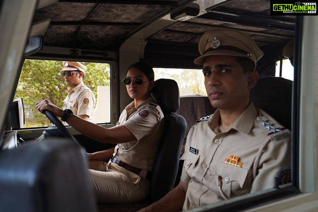 Farhan Akhtar Instagram - #Dahaad is India's first-ever series to premiere at the Berlinale! Congratulations team #Dahaad @aslisona @itsvijayvarma @gulshandevaiah78 @shah_sohum @reemakagti1 #RuchikaOberoi @ritesh_sid @zoieakhtar @excelmovies @tigerbabyofficial @kassimjagmagia @sunitha.ram @angaddevsingh_