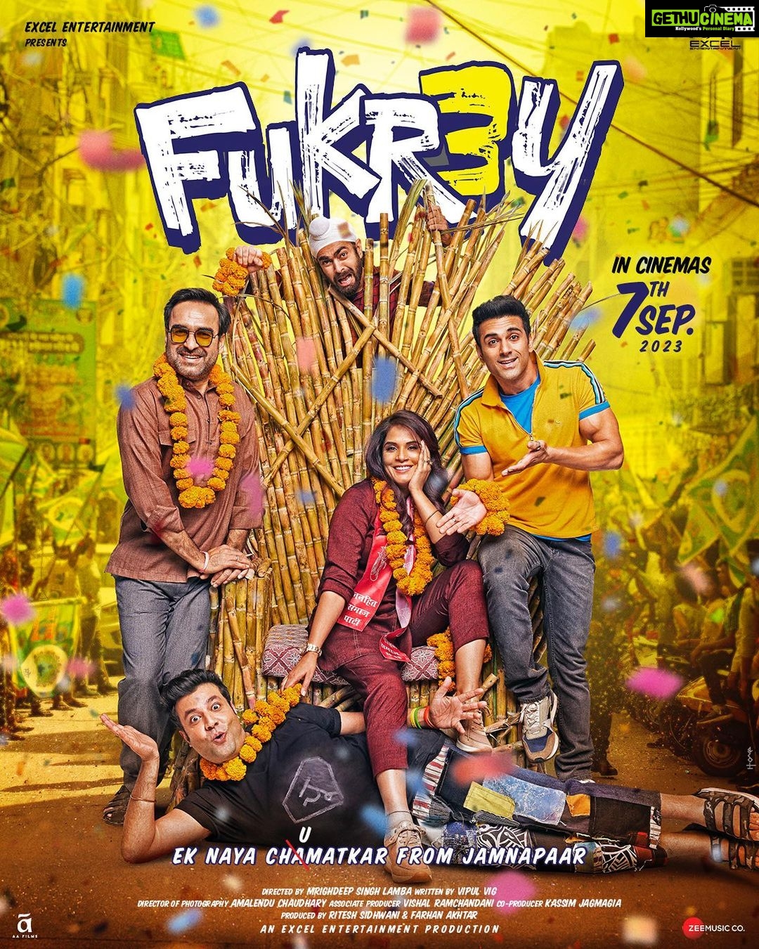 Farhan Akhtar Instagram - Iss baar hoga chamatkaar, straight from Jamnapaar! #Fukrey3 arriving in cinemas on 7th September, 2023. @pulkitsamrat @fukravarun @oyemanjot @pankajtripathi @therichachadha @mriglamba @ritesh_sid @excelmovies @vipulhappy @amalendu_dop @kassimjagmagia @vishalrr @aafilms.official @zeemusiccompany