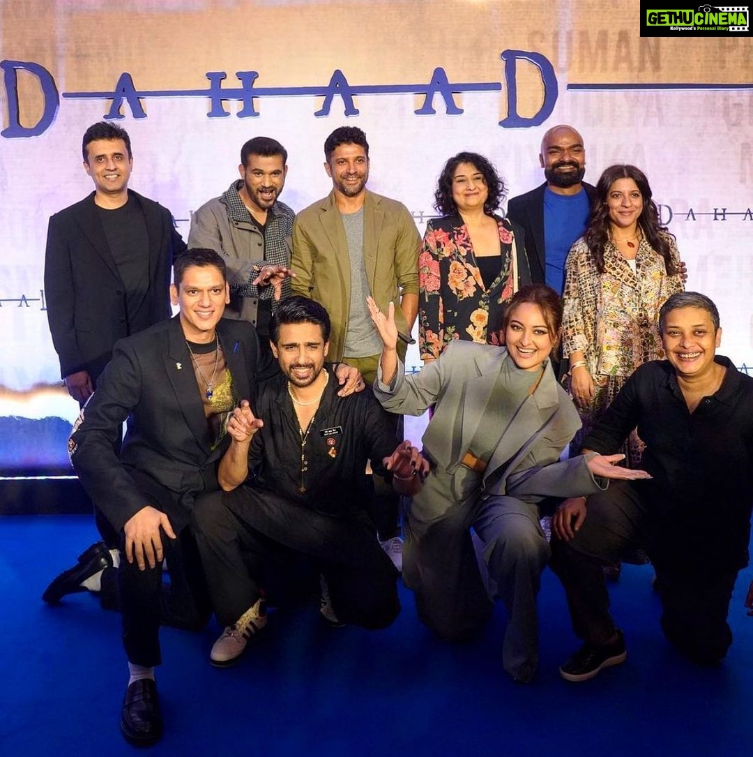Farhan Akhtar Instagram - #Dahaad on #prime drops tonight at 12. Dekhna zaroor 😎 Congratulations to the creators and directors @reemakagti1 @ruchoberoi @zoieakhtar on what they’ve accomplished .. it’s absolutely riveting .. To @aslisona @gulshandevaiah78 @itsvijayvarma @shah_sohum and the rest of the cast on delivering cracking performances. And a huge shout out to the crew for the innumerable touches of finesse in its making. The lioness roars tonight. #Dahaad @amazonprime @tigerbabyofficial @excelmovies @ritesh_sid