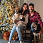 Farhan Akhtar Instagram - Merry Christmas to you and yours🎄♥️ Image: @vaalibate for @htcity Interview by @rishazod (Link in Story)