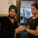 Farhan Akhtar Instagram - Trick 🫡 & Treat 🤣 .. #magic #cards #sleightofhand @thewittysingh 🤘🏽