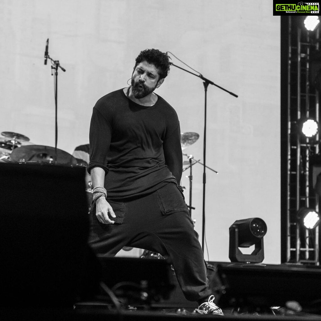 Farhan Akhtar Instagram - There’s a place somewhere in-between rationality and craziness .. as artists we can only hope the creative experience will take us there… because when it does, it is magic. ♥ #music #concert #live #gig #rock @farhanliveofficial #pune