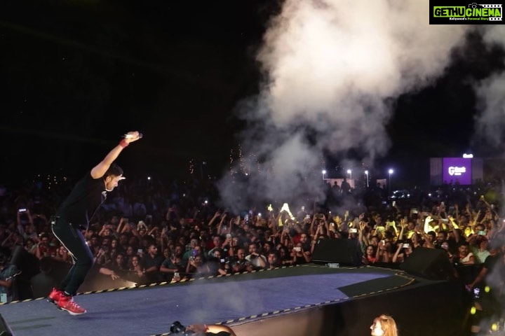 Farhan Akhtar Instagram - CHANDIGARH..!!!!! What an incredible incredible evening. Thank you for your love and energy .. can’t wait to come back and play for you again ♥️ Images @akhileshganatraphotography