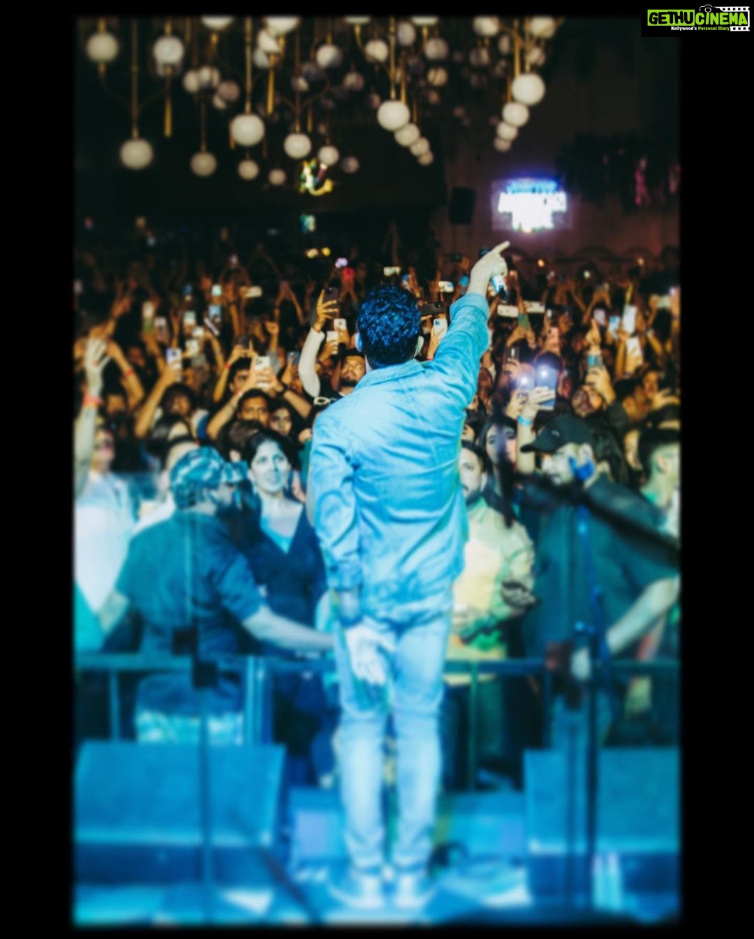 Farhan Akhtar Instagram - Thank you Bengaluru and Indore. Was an absolute treat playing for you. See you next time. ♥️ #echoes #tour #music #live #gig #real #swiggysteppinout #livetheamericanpride Images @haintohhain
