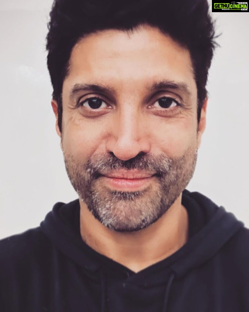 Farhan Akhtar Instagram - It’s going to be a stubbled summer ☀