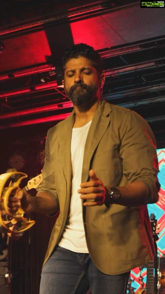 Farhan Akhtar Instagram - ♥️♥️ Echoes of the weekend. @sambrejaipur @odeumbyprism @Rcamericanpridesoda @Kingfisherultra @Steppinout.in @Envision_ind #swiggysteppinout #livetheamericanpride Video @akhileshganatraphotography