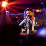 Farhan Akhtar Instagram - Weekend recap .. kicked off the Echoes tour with the beautiful people of Hyderabad/Jaipur ♥️… thank you to all in attendance. You made it fun.! #echoes #tour #music #live #gig @sambrejaipur @odeumbyprism @Rcamericanpridesoda @Kingfisherultra @Steppinout.in @Envision_ind #swiggysteppinout #livetheamericanpride Images @akhileshganatraphotography