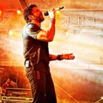 Farhan Akhtar Instagram - Bas ehsaas hi ehsaas hai .. #music #live #concert #gig #love #rock Image @stuti.vr ♥️