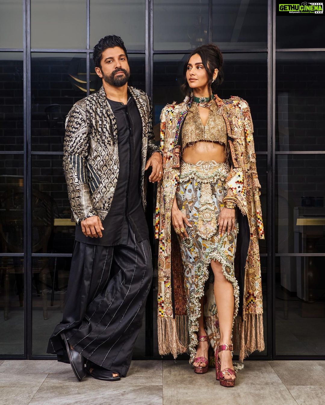 Farhan Akhtar Instagram - What a pleasure it was to be part of the opening of Mumbai’s biggest and grandest cultural centre, the @nmacc.india Congratulations to Nita Ambani and the Ambani family on creating a gold standard space for art and culture to be showcased. Also a huge shout out to the curators and creators of the incredible ‘India in fashion’ exhibit. Stunning work. And finally thank you @divyakdsouza @urvashikaur @aprajitatoorofficial @fusionandfashion07 @swapnil_pathare for putting together my look for the evening. ♥️ Images by @asusualunusual