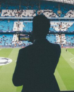 Farhan Akhtar Instagram - An evening to remember. The atmosphere was electric..!! And to watch my team dominate RM and score 4 .. WHAT A TREAT..!! 
🔥🔥 

Now for the final. Let’s go #mancity .. let’s bring her home 👊🏽🏆

Thank you @etihad .. thank you @mancity for hosting us. Big big hug to your team who were absolutely incredible. 

Images @sebporter 🙏🏽♥️

Overcoat @sshomme 
Shoes @dmodotofficial