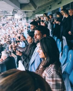 Farhan Akhtar Instagram - An evening to remember. The atmosphere was electric..!! And to watch my team dominate RM and score 4 .. WHAT A TREAT..!! 
🔥🔥 

Now for the final. Let’s go #mancity .. let’s bring her home 👊🏽🏆

Thank you @etihad .. thank you @mancity for hosting us. Big big hug to your team who were absolutely incredible. 

Images @sebporter 🙏🏽♥️

Overcoat @sshomme 
Shoes @dmodotofficial