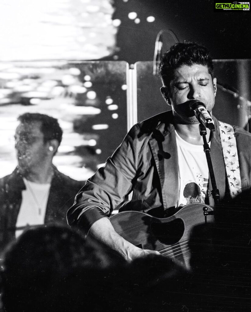 Farhan Akhtar Instagram - Thank you Bengaluru and Indore. Was an absolute treat playing for you. See you next time. ♥️ #echoes #tour #music #live #gig #real #swiggysteppinout #livetheamericanpride Images @haintohhain
