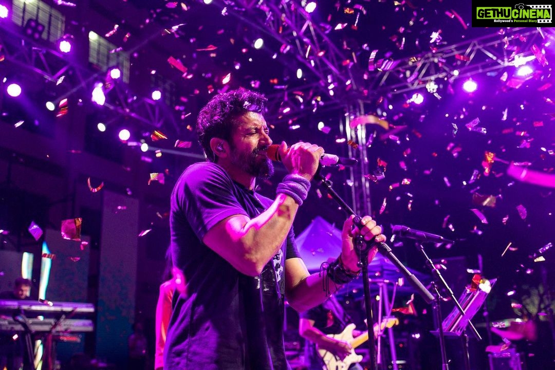 Farhan Akhtar Instagram - The energy last night in Indore was off the scale. No rain or storm could stop the #Toofaan of love that you beautiful people brought with you. Big hug and see you soon. ♥️ #music #live #gig #concert #rock Images @akhileshganatraphotography