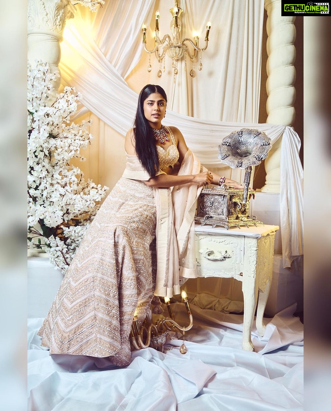 Faria Abdullah Instagram - @shreyansdungarwal is one of the finest artists I have worked with. Grateful to be friends with such beautiful people. For @teach_for_change with Shaadi by Marriott Presented by @theantoraofficial Powered by @ftvsalon.banjarahills.hyd Co powered by @argentumartshyderabad Outfits: @varunchakkilam Jewellery: @hiyajewellers Footwear: @rapport_shoes Makeup: @styliciousbysam Styled by @officialanahita Photography: @shreyansdungarwal Co hosted by @westinhyderabad Sponsored by @aryanajevents Ground Transport: @mercedesbenzsilverstar Decor: @minttusarna #teachforchange2023 #shaadibymarriott