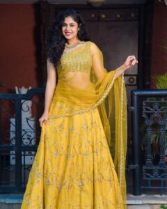 Faria Abdullah Instagram - Surajmukhi vibes🌻🌻🌻

Styled by @officialanahita 
Outfit: @arka_by_divya_kanigalupula 
Pic: @_anupphotography