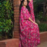Faria Abdullah Instagram - The ability to flow and be still as and when required is a life skill no? Water, they said be like water. Styled by @officialanahita Outfit: @labelkomalshah Pic: @_anupphotography