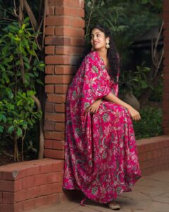 Faria Abdullah Instagram - The ability to flow and be still as and when required is a life skill no? 
Water, they said be like water. 

Styled by @officialanahita 
Outfit: @labelkomalshah
Pic: @_anupphotography