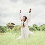 Faria Abdullah Instagram - 2/3 Happy new year peeps 🤍 📷 @shreyansdungarwal Stylist @iammounikachenna MUA @uztheartist Hair @faria_z_ Assisted by @shiva.theme Location @landoflovehyd