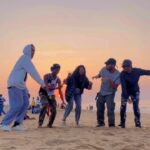 Faria Abdullah Instagram - What else do you neeeed? ❤️😭 A bunch of people to vibe with, a beach and a beautiful sunset @scene_sariba Puri, Orissa @nivesh.kannan @isaacnaveen_bfab @b3ul3ly3__ @joshije2
