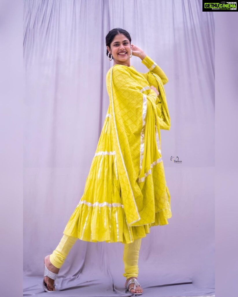 Faria Abdullah Instagram - Agar Anarkali pehni ho and dimaag mai masakali na baj raha ho tho is there even a point? Styled by @officialanahita Outfit: @indishreelabel Earrings: @Xxessories Footwear: @Septembershoes Pics: @v_capturesphotography