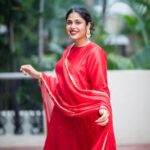 Faria Abdullah Instagram – Look for the Pyaar in every moment ✨❣️

Styled by @officialanahita
Outfit: @Labelkomalshah
Earring: @sara.costumejewellery
Pic: @they_call_me_keshu
