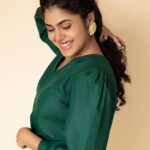 Faria Abdullah Instagram – Green is the new black 🐸

Styled by @officialanahita
Outfit: @notchabovecreations
Pic: @pranav.foto